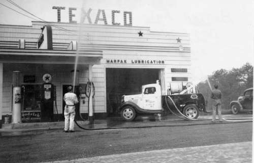 Del's Texaco would become Butler Auto in 1953