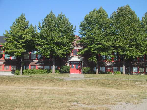 Des Moines Elementary School, 2003